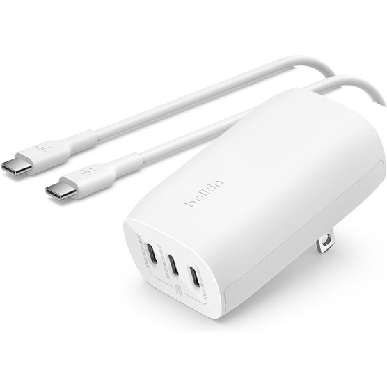 Chargeur et câble d'alimentation PC Belkin secteur 3 ports USB-C 67W, avec câble d'un mètre USB-C vers USB-C inclus, blanc.