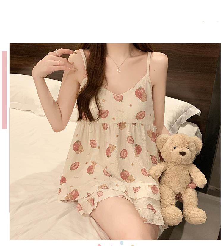 Dazzli - Pyjamaset: Top met gebloemde ruches en camisole + shorts