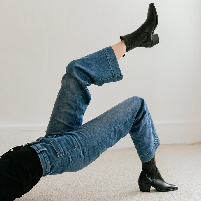 Bottines à talons et bouts pointus  en cuir noir