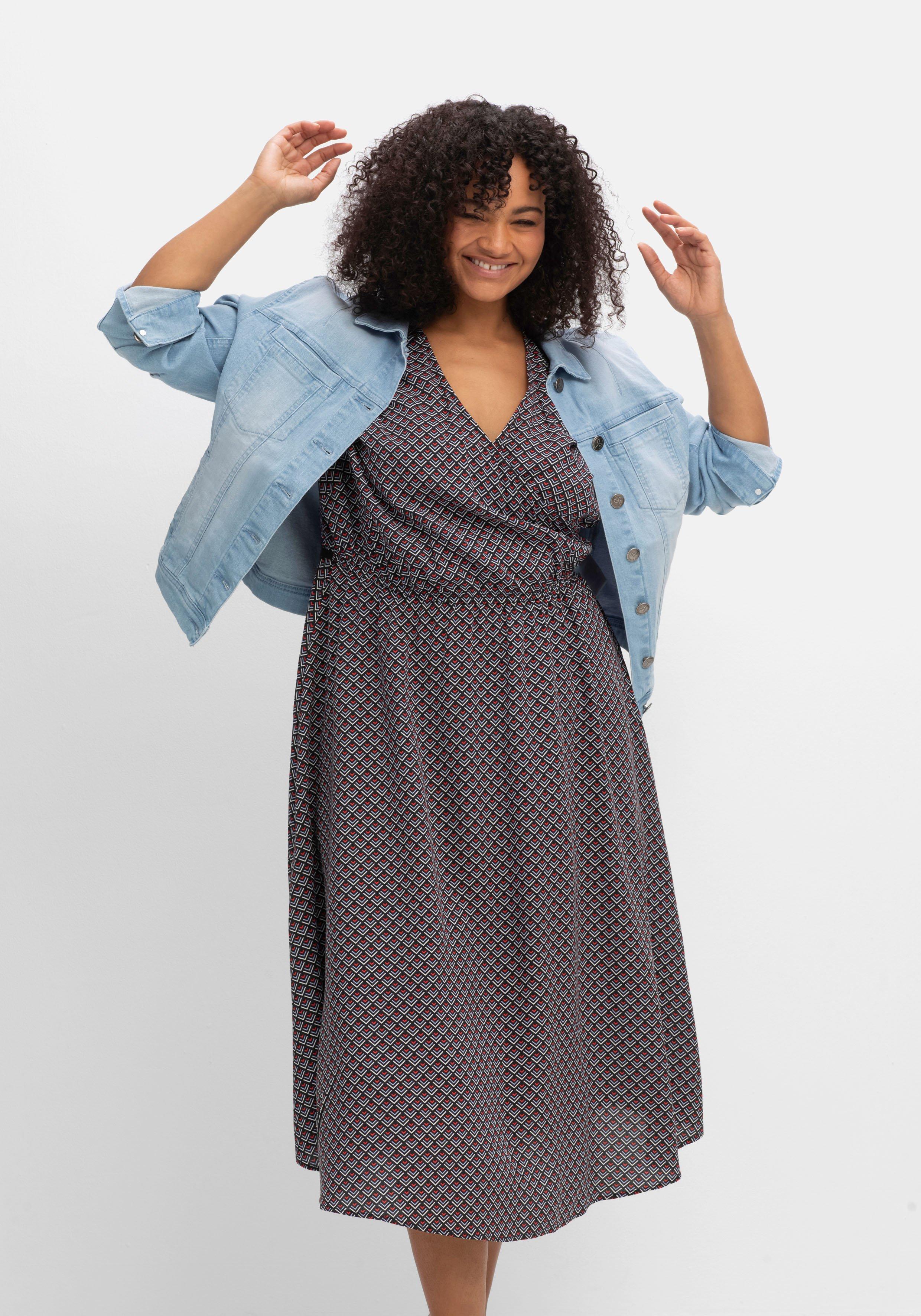 Kleid in Wickeloptik, mit Alloverdruck