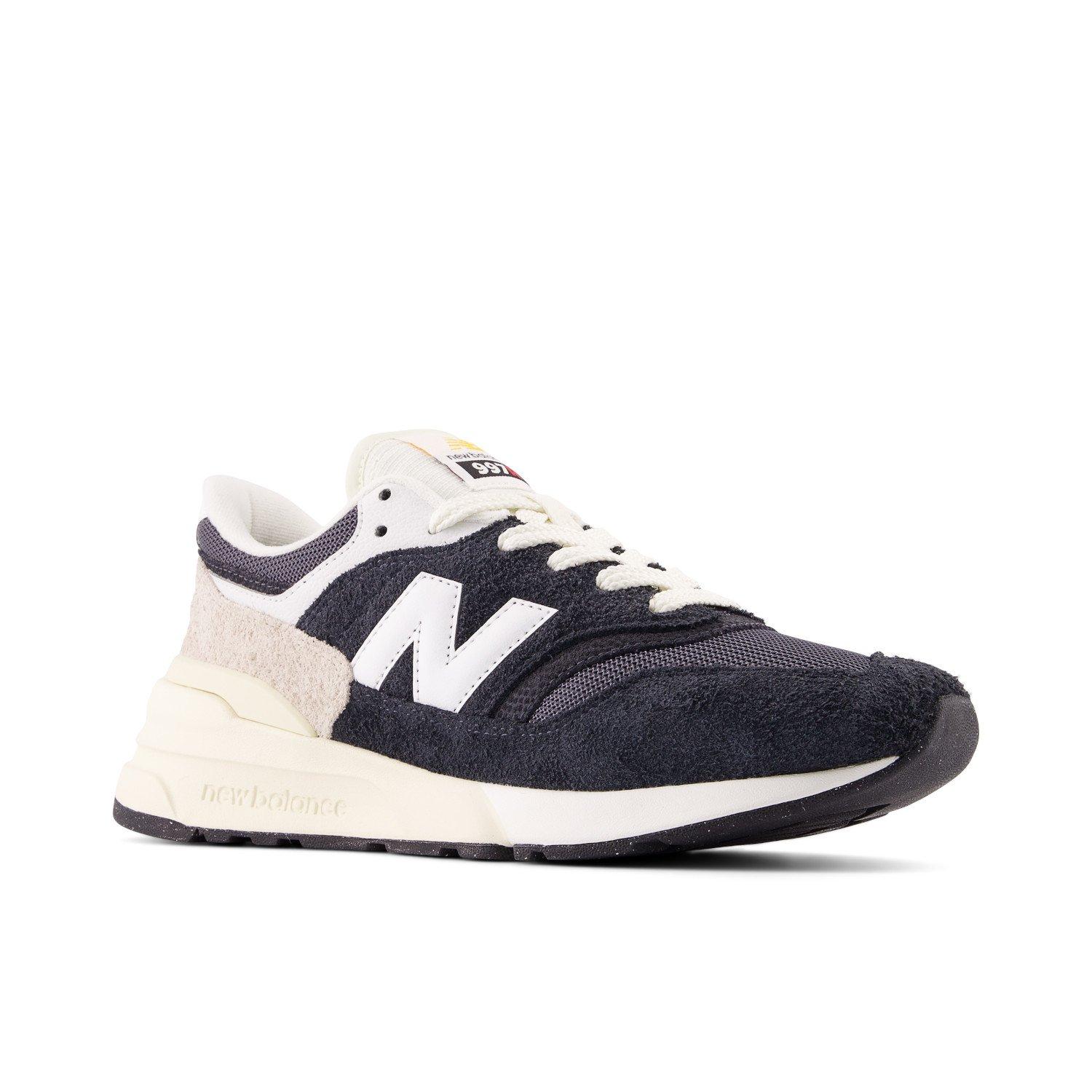 New Balance 977R Trainers