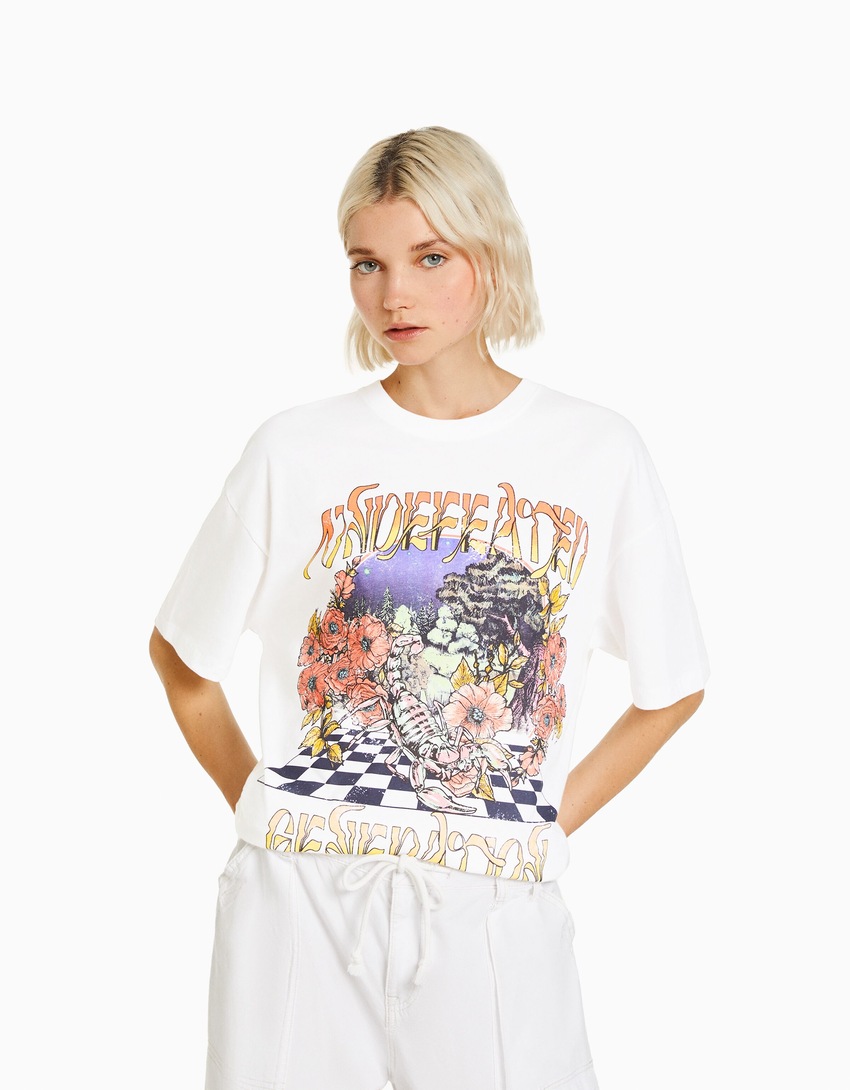 Camiseta de manga curta com estampa floral