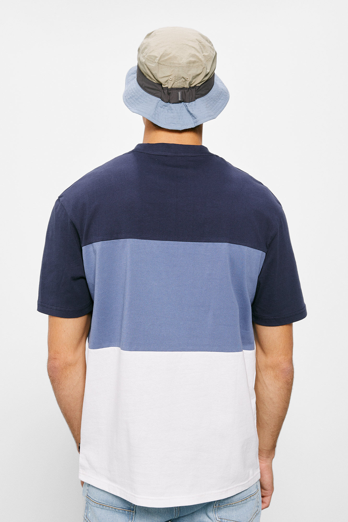 Camiseta com blocos de cores - azul escuro