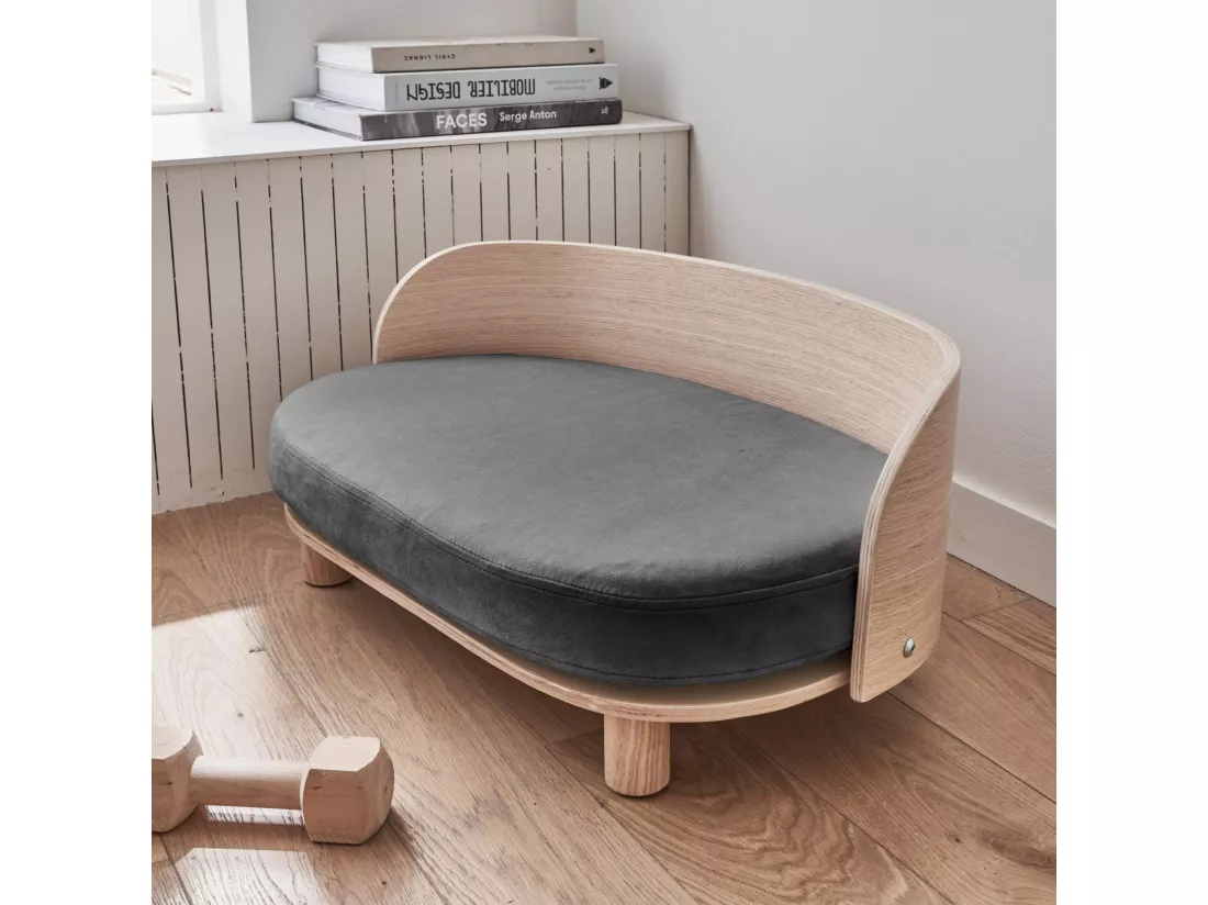Panier gris foncé pour chien et chat. lit pour animaux de compagnie. en bois