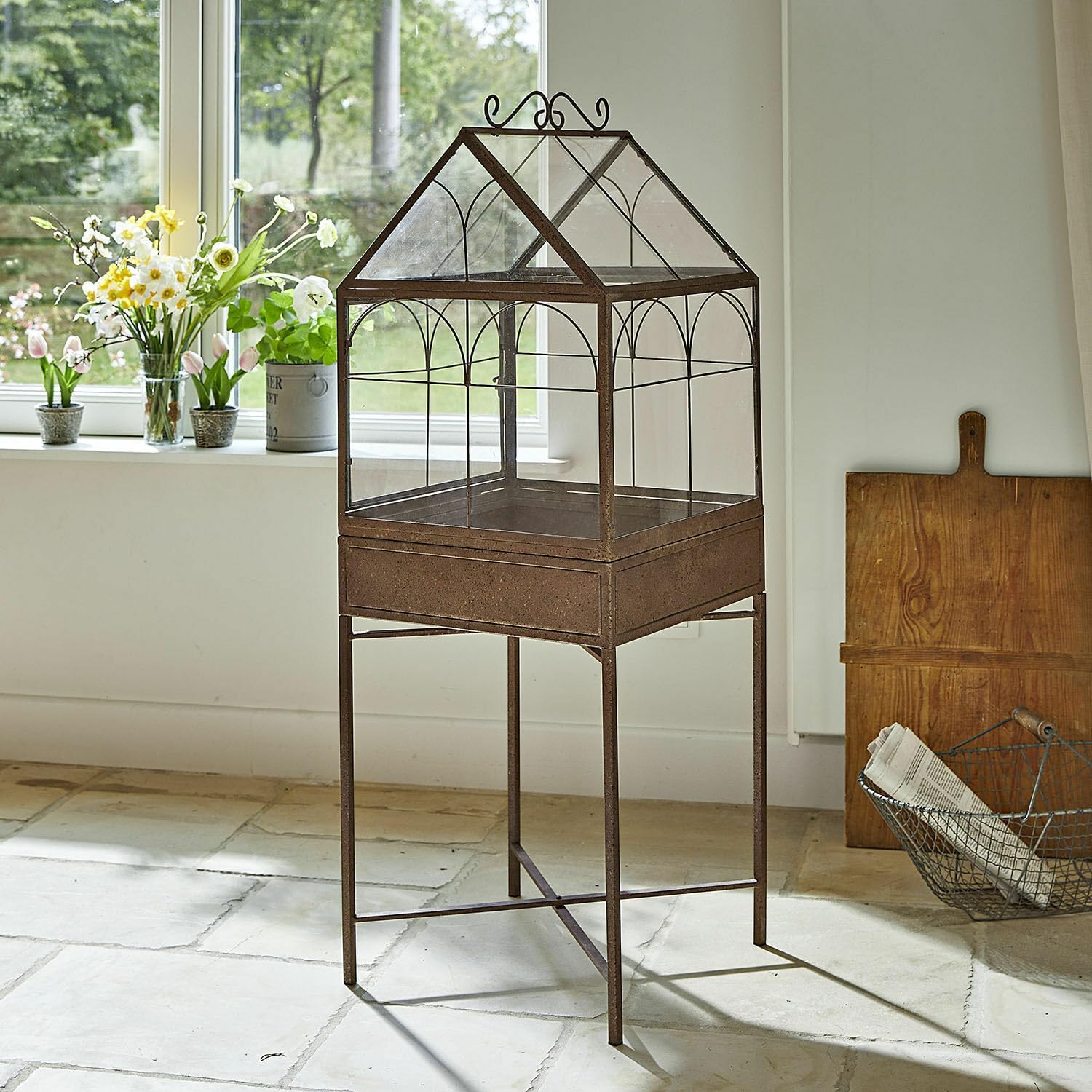 Loberon Gewächshaus Fixerno, Charmantes Antik-Finish, Lichtdurchlässige Einsätze, Nostalgisches Design, Perfekter Pflanzenschutz, Pflanztisch, Eisen, PVC, antikbraun