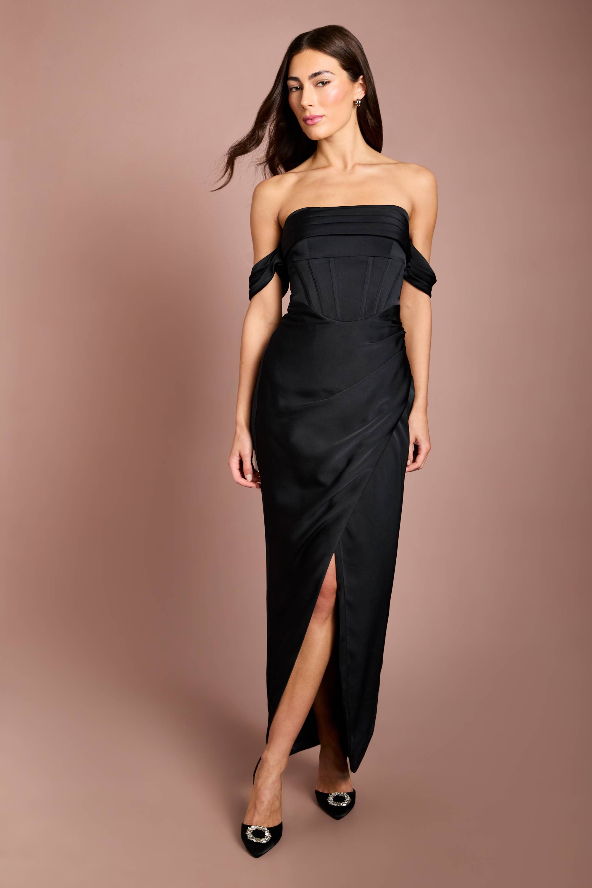 Coast Robe Longue Noire En Satin Avec Corset Et Décolleté Bardot Drapé