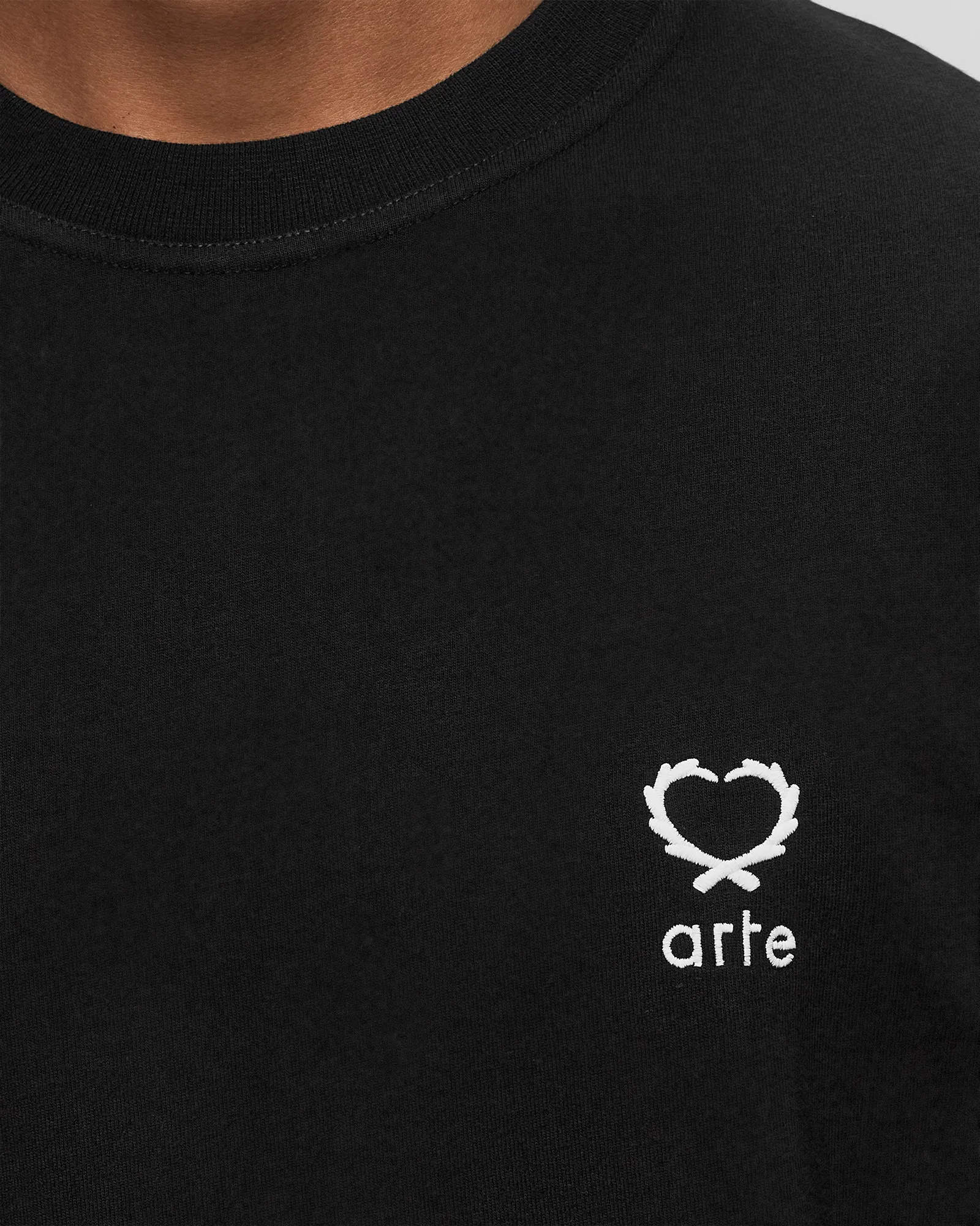 Arte Antwerp Hearts leaves arte logo chest T’shirt