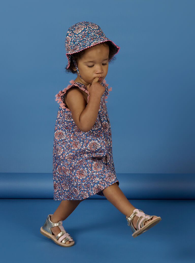 Chapeau bleu à imprimé fleuri bébé fille