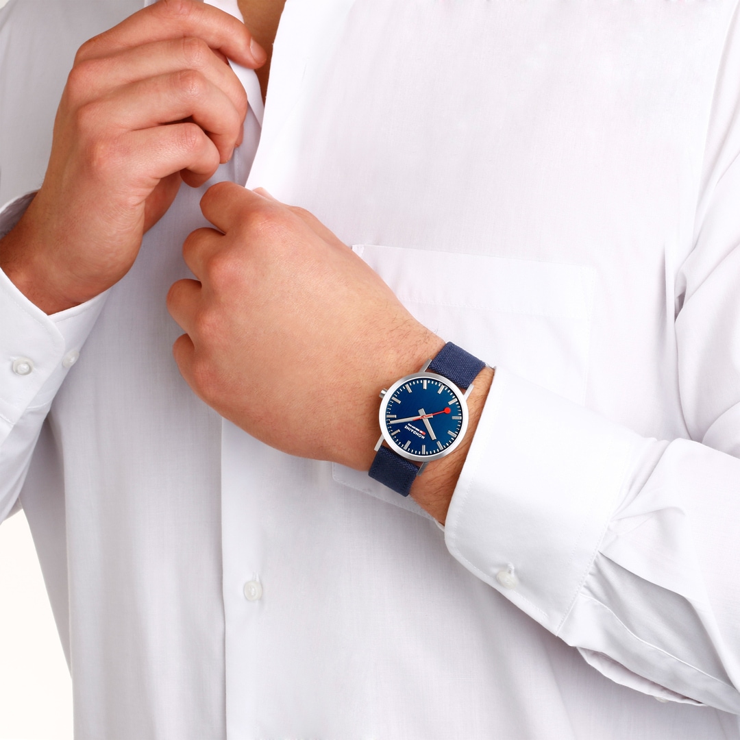 Mondaine Classic Blau Ø40