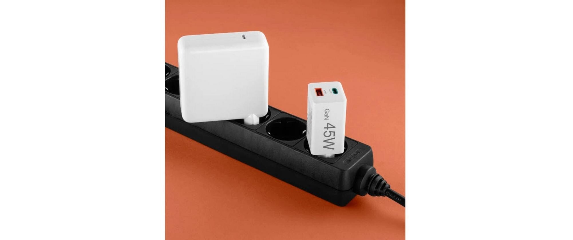 USB-Wandladegerät Gan charger USB-A USB-C 45 W WeissSchnellladegerät mit 1x USB-C und 1x USB-A