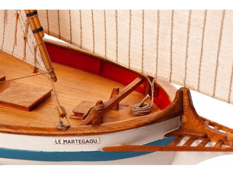 Billing Boats Bausatz Le Martegaou 1:80, 410 mm Detaillierter Modellbausatz eines Plattbodenschiffs