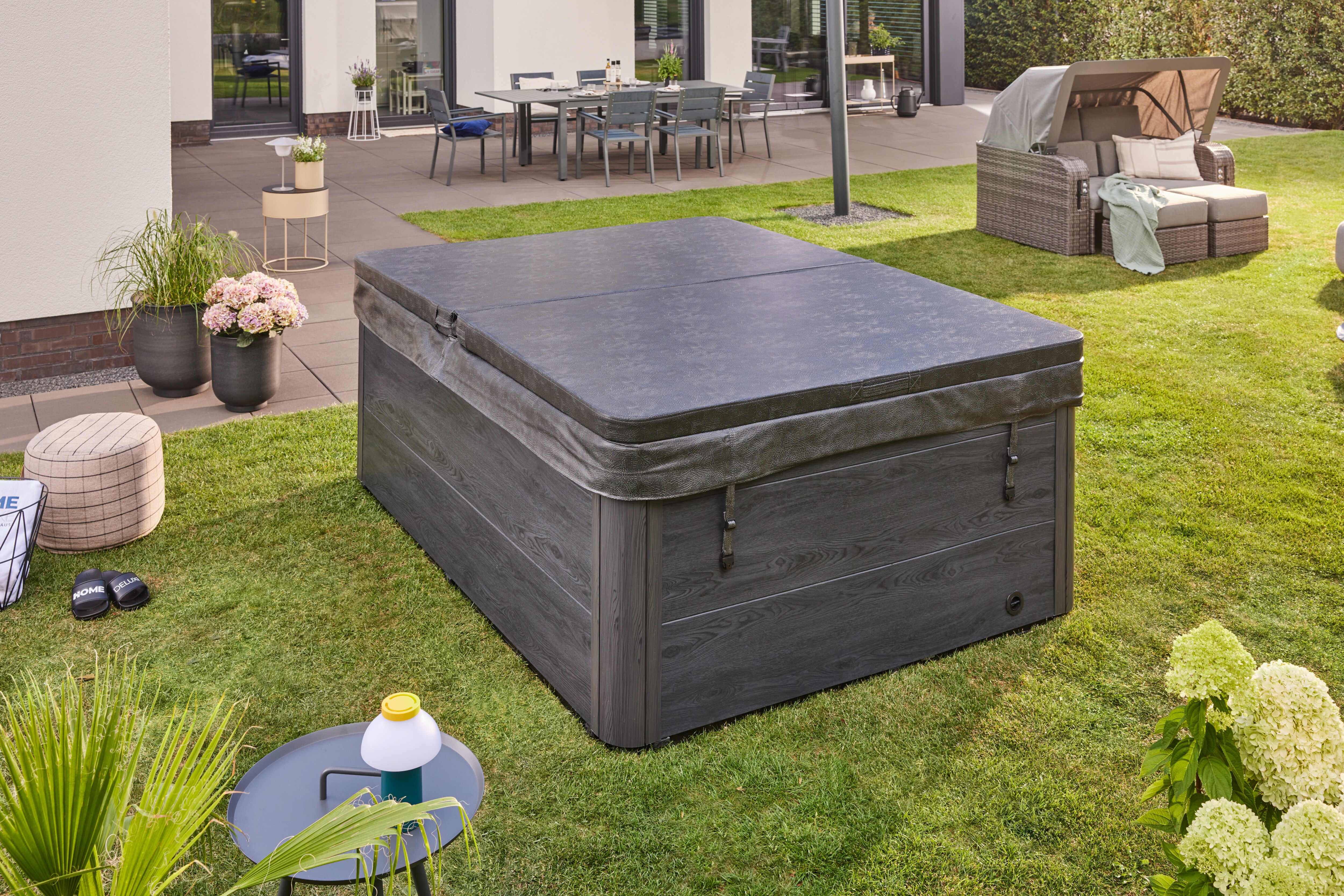 HOME DELUXE Outdoor Whirlpool BLACK MARBLE - Mit Treppe und Thermoabdeckung
