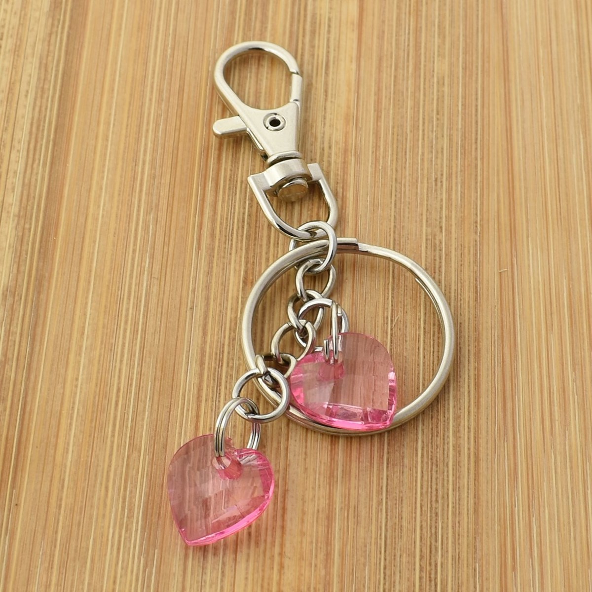 Porte-clés bijou de sac argenté 2 coeurs roses à facettes