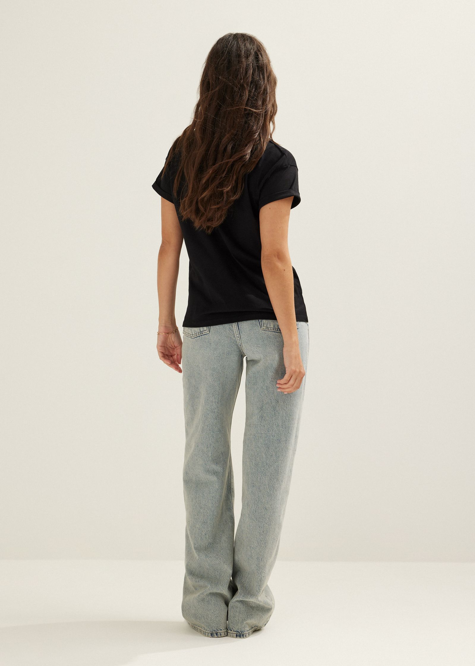 Basic T-shirt met opgerolde mouw