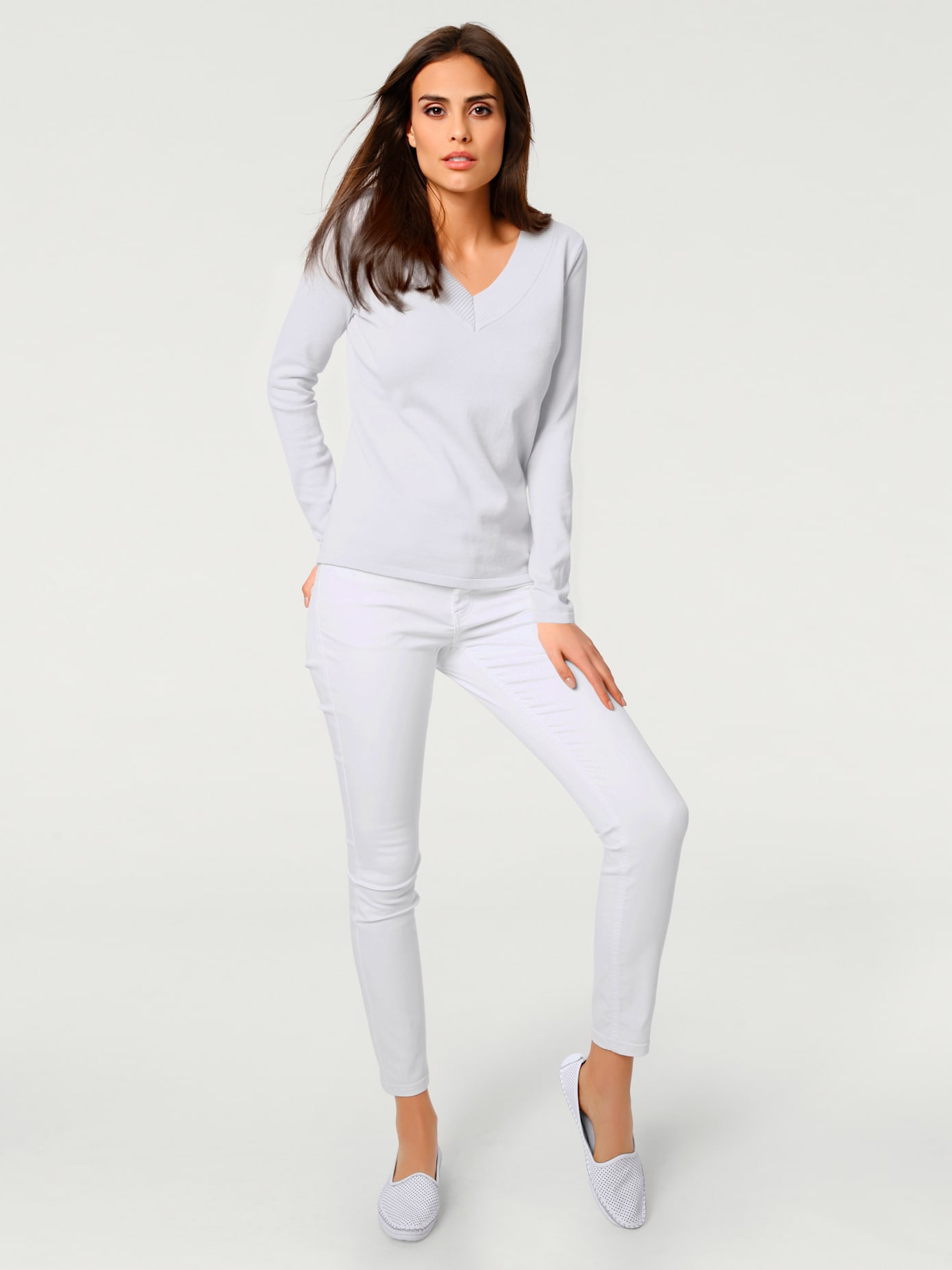 Joli pull basique à encolure en v