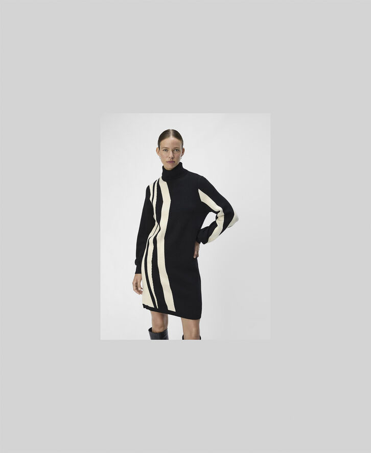 Object OBJRAY L/S KNIT ROLLNECK DRESS AOP Black/sandshell vertical stripes