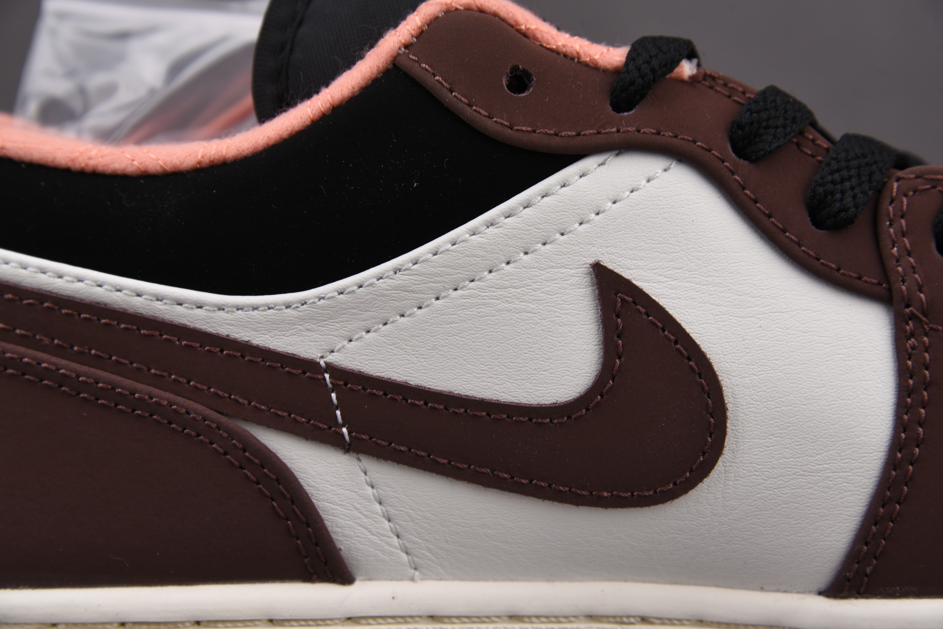 Jordan 1 Low Mocha