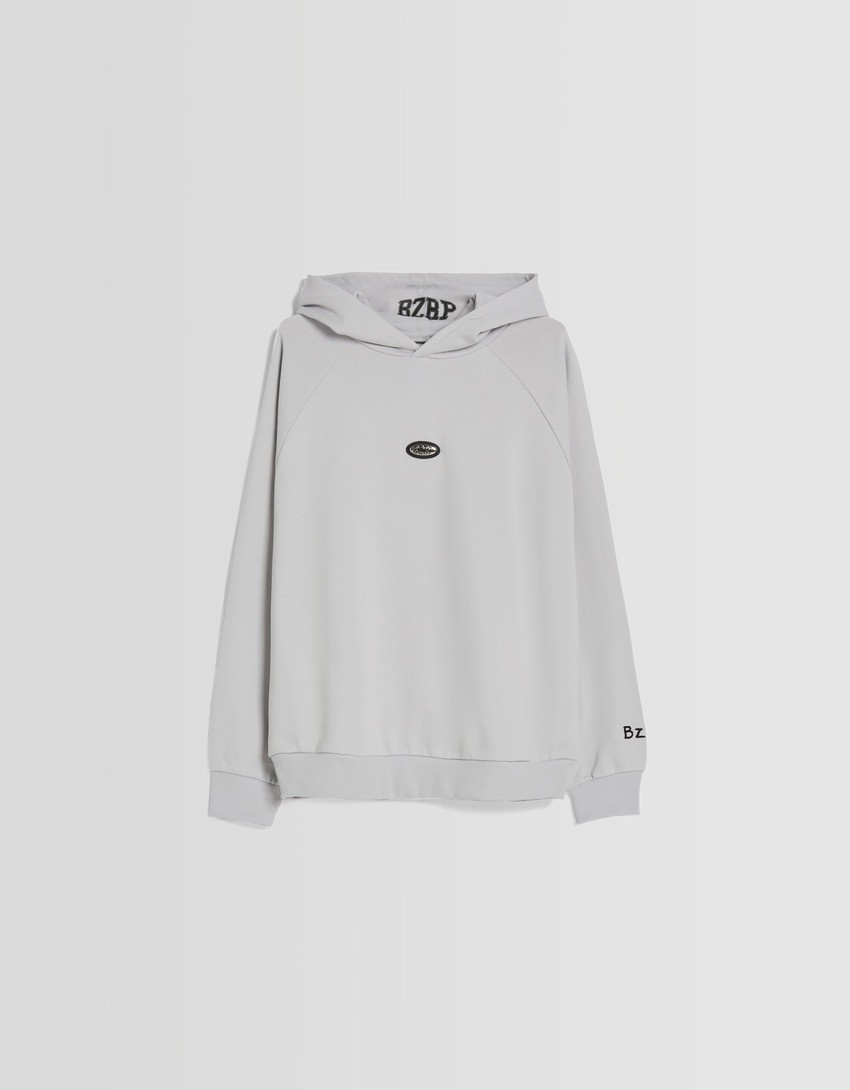 Moletom BERSHKA com participação de BIZARRAP com detalhes