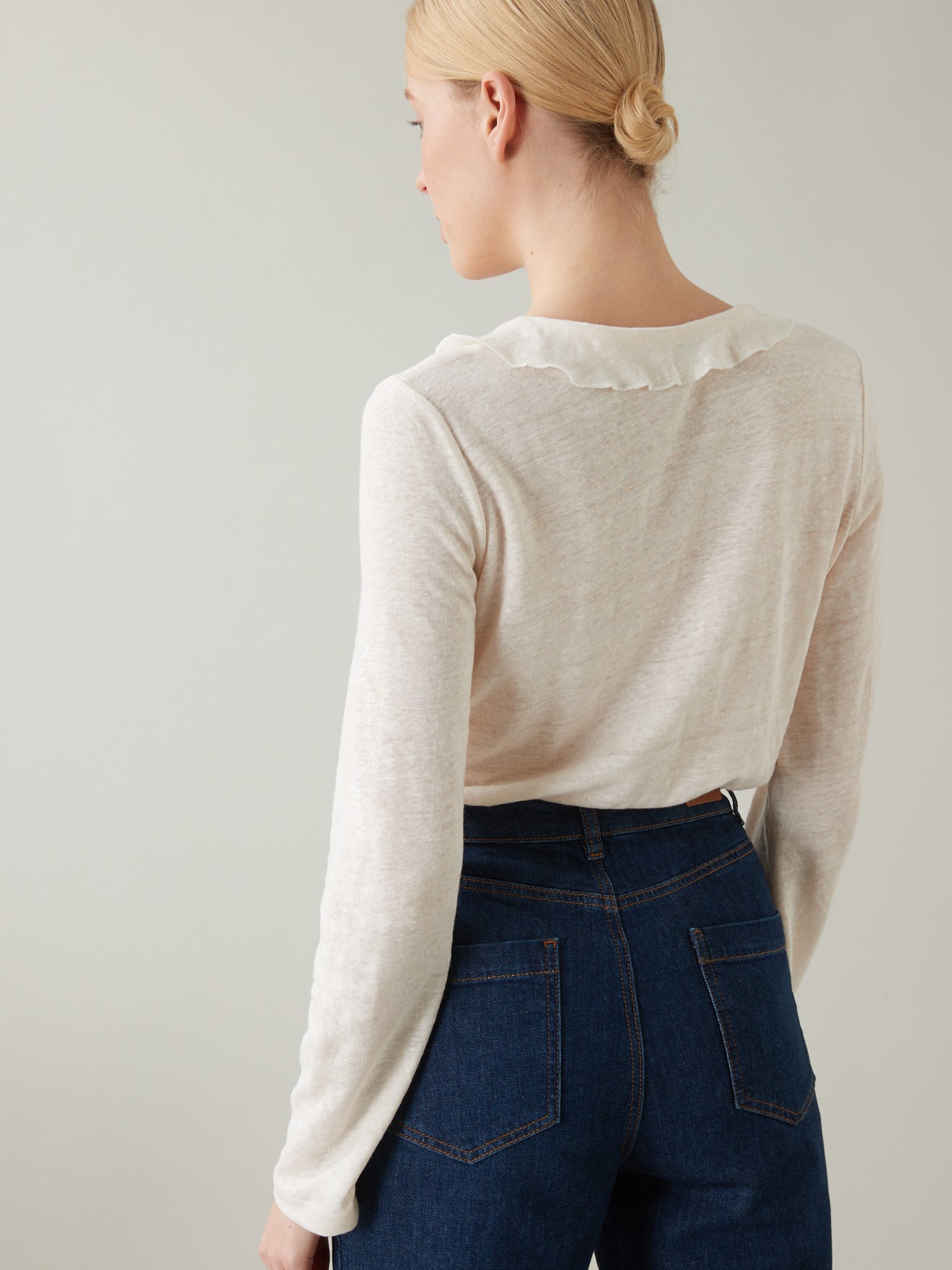 T-shirt lin boutonné femme col V volanté
