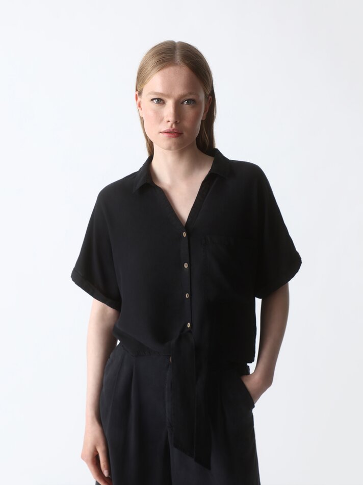 Camisa jeans cropped com nó - Preta