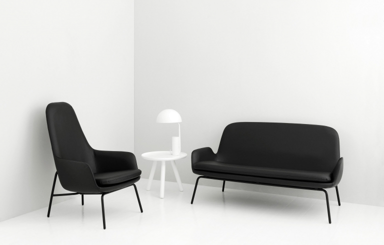 Normann Copenhagen Era Sofa bank met zwart stalen onderstel tango leather zwart