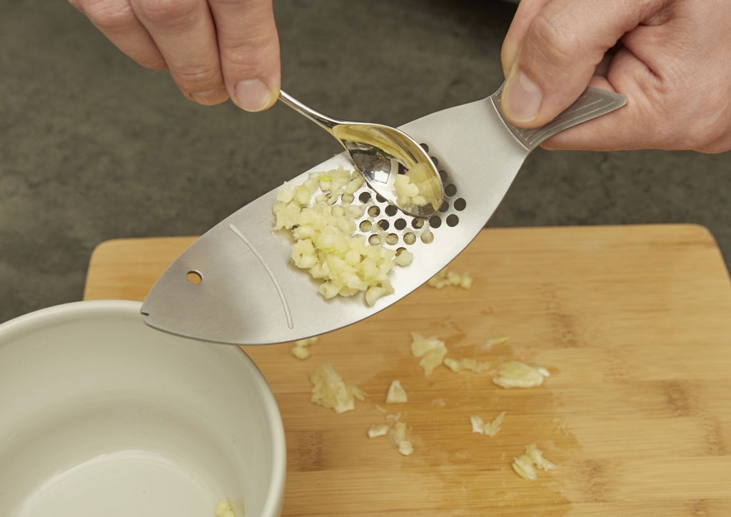 Fish Garlic Press (CU281)