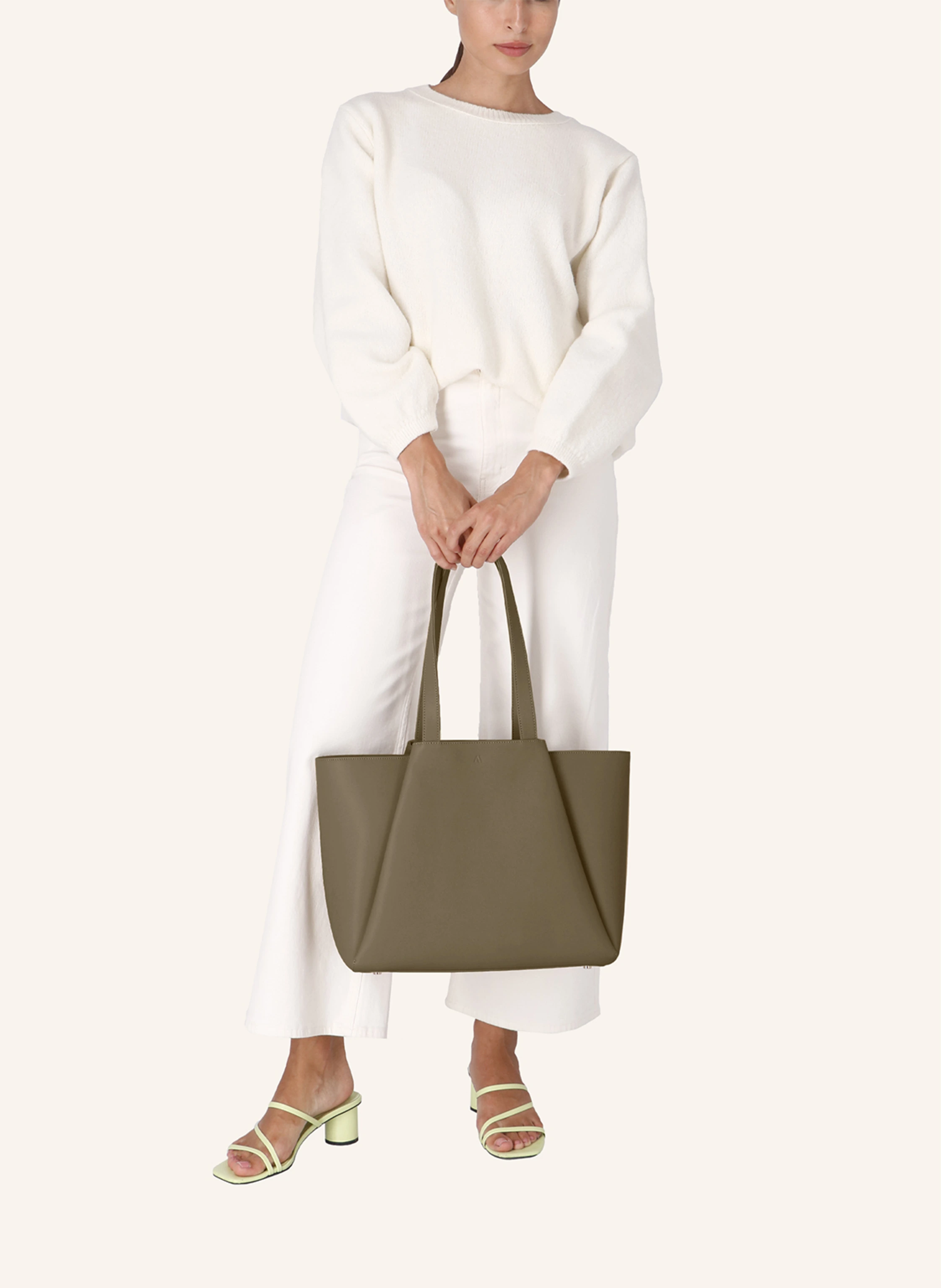 KAAI Schultertasche MIDI PYRAMID