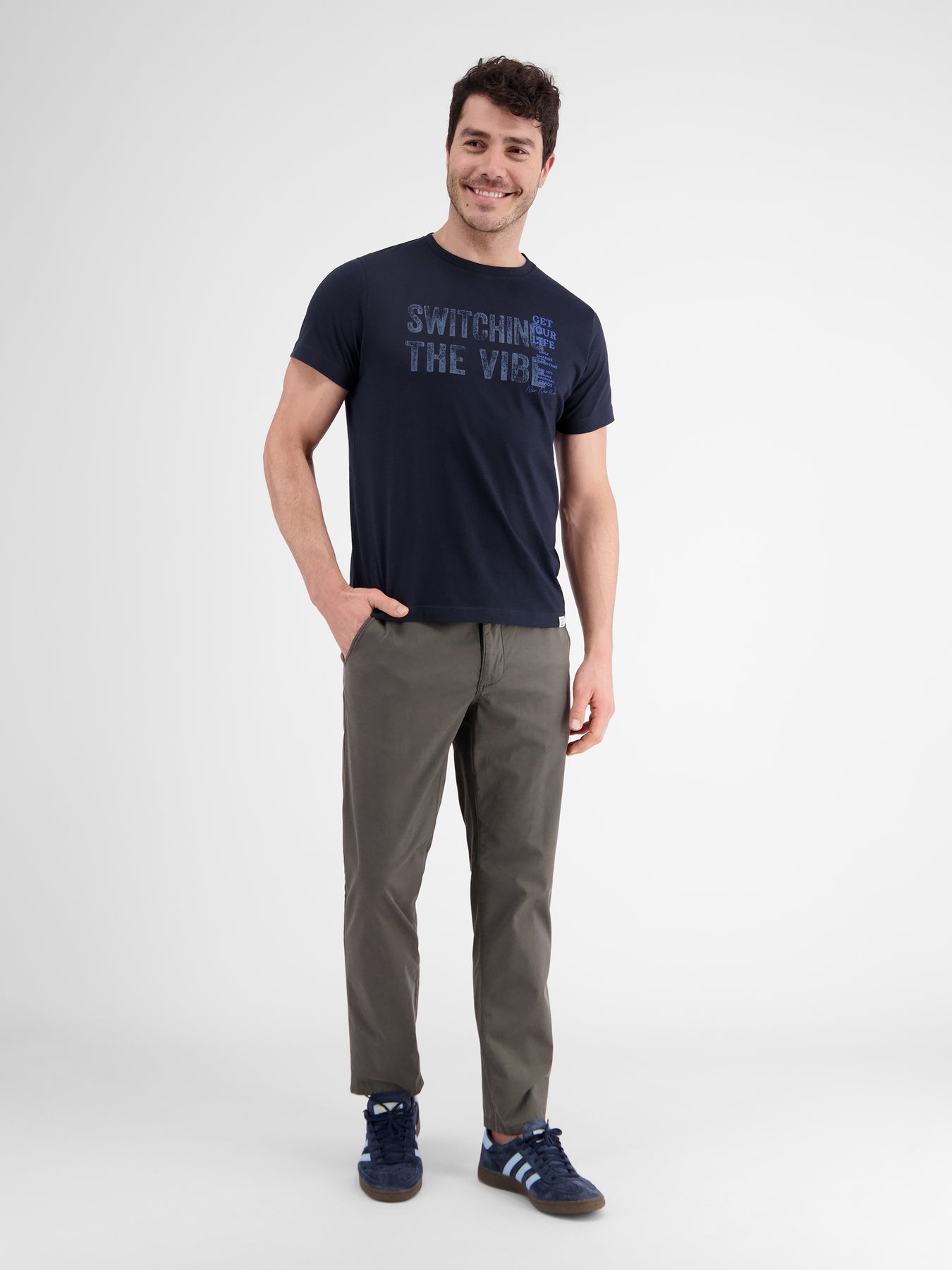 Unifarbenes T-Shirt für Herren mit Brustprint