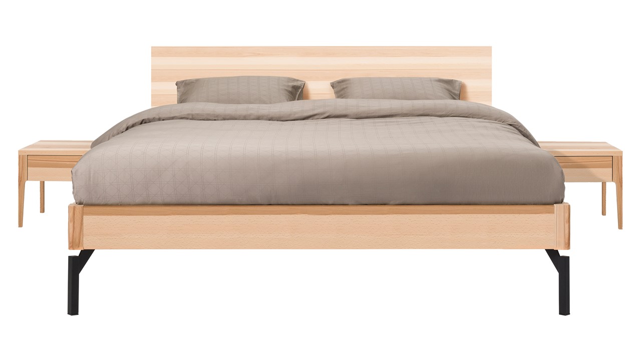 Bed Sky met hoofdbord hout en poten metaal beuken