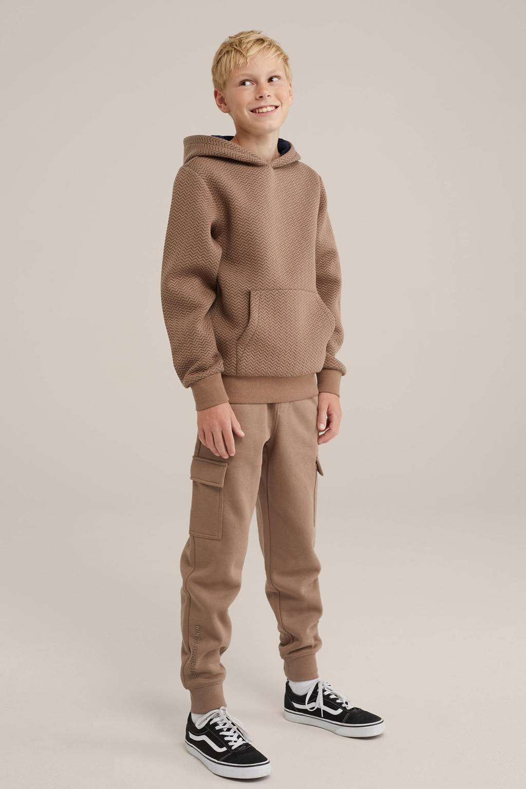 WE Fashion sweater met all over print bruin