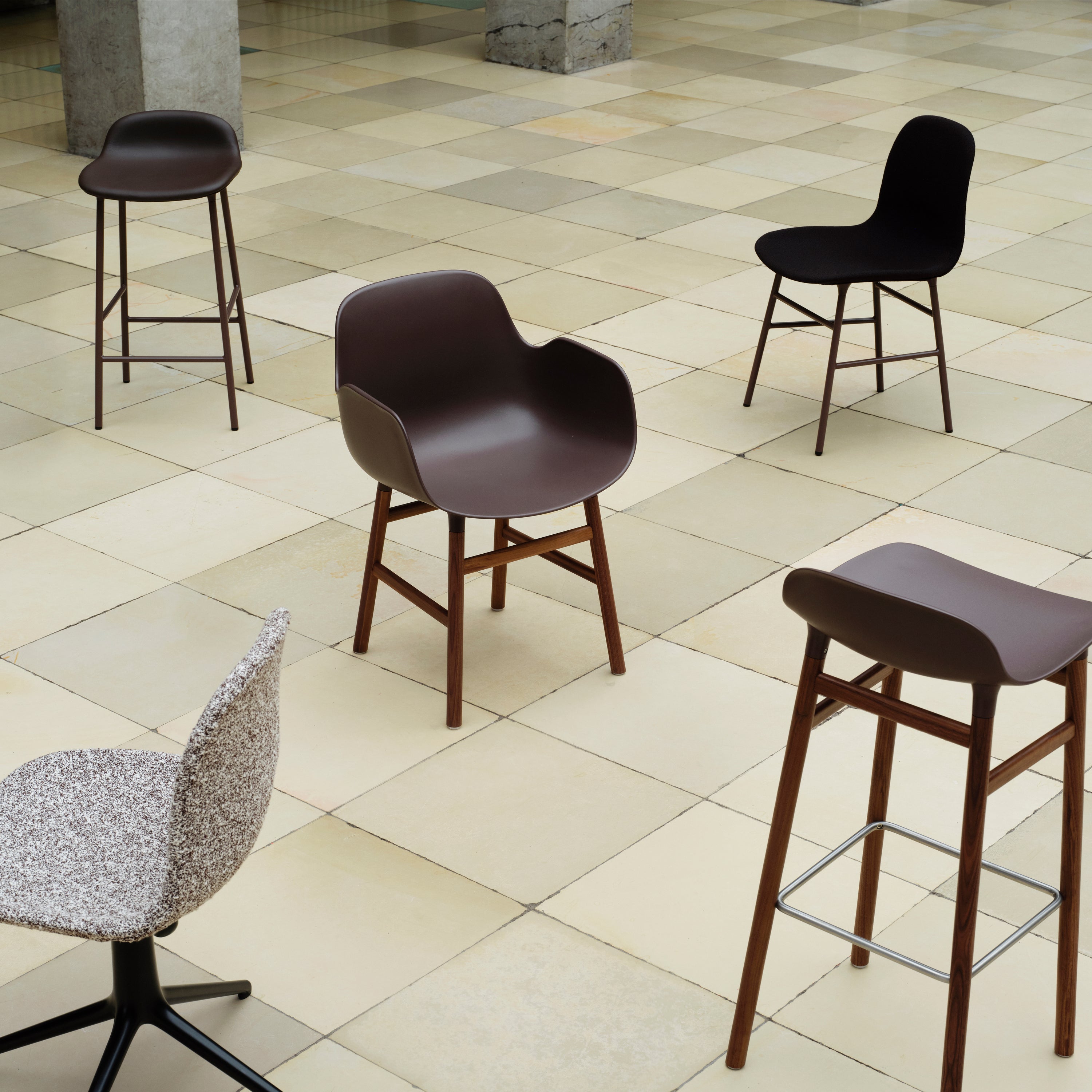 Normann Copenhagen Form Barkruk Low 75 cm - Staal - Bruin