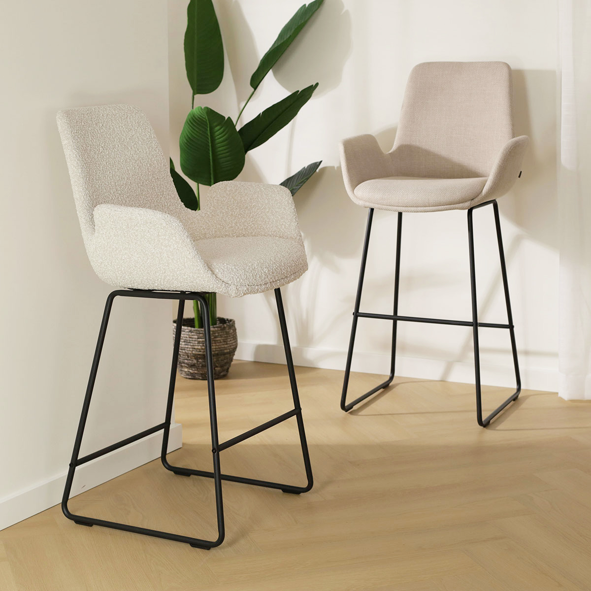 Barkruk Nino-Eef bouclé beige - zwart onderstel - 75 cm