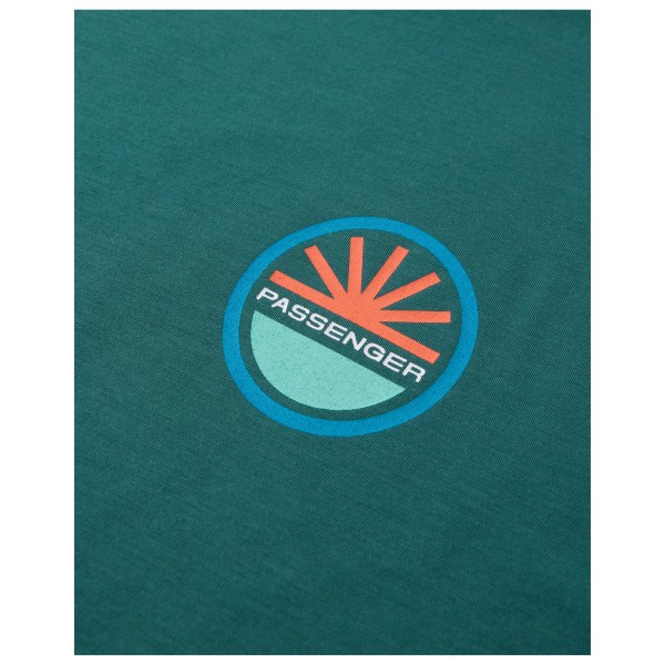 Passenger - Women's Chase The Light Active T-Shirt - T-shirt