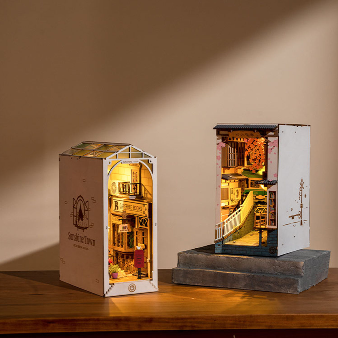 (246-tlg. Set) Rolife Book Nook Modell Bausatz DIY Miniatur Haus mit Licht Home Deko Buchstütze für Erwachsene (TGB02) - Sunshine Town