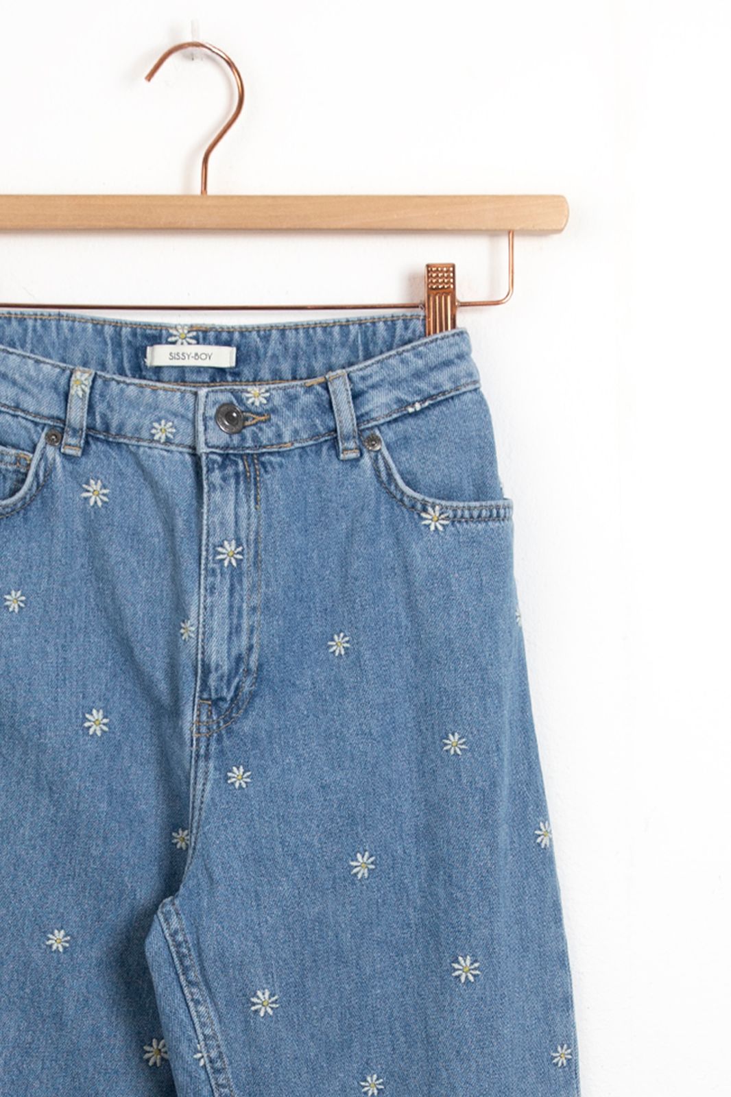 Belem blauwe girlfriend jeans met madeliefjes embroidery