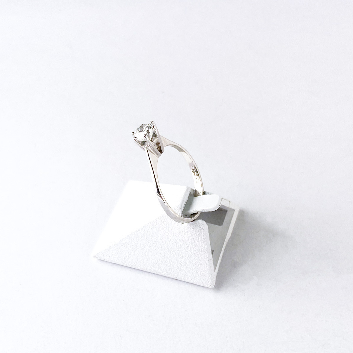Solitaire d'occasion or 750 blanc diamant 0.60 carat