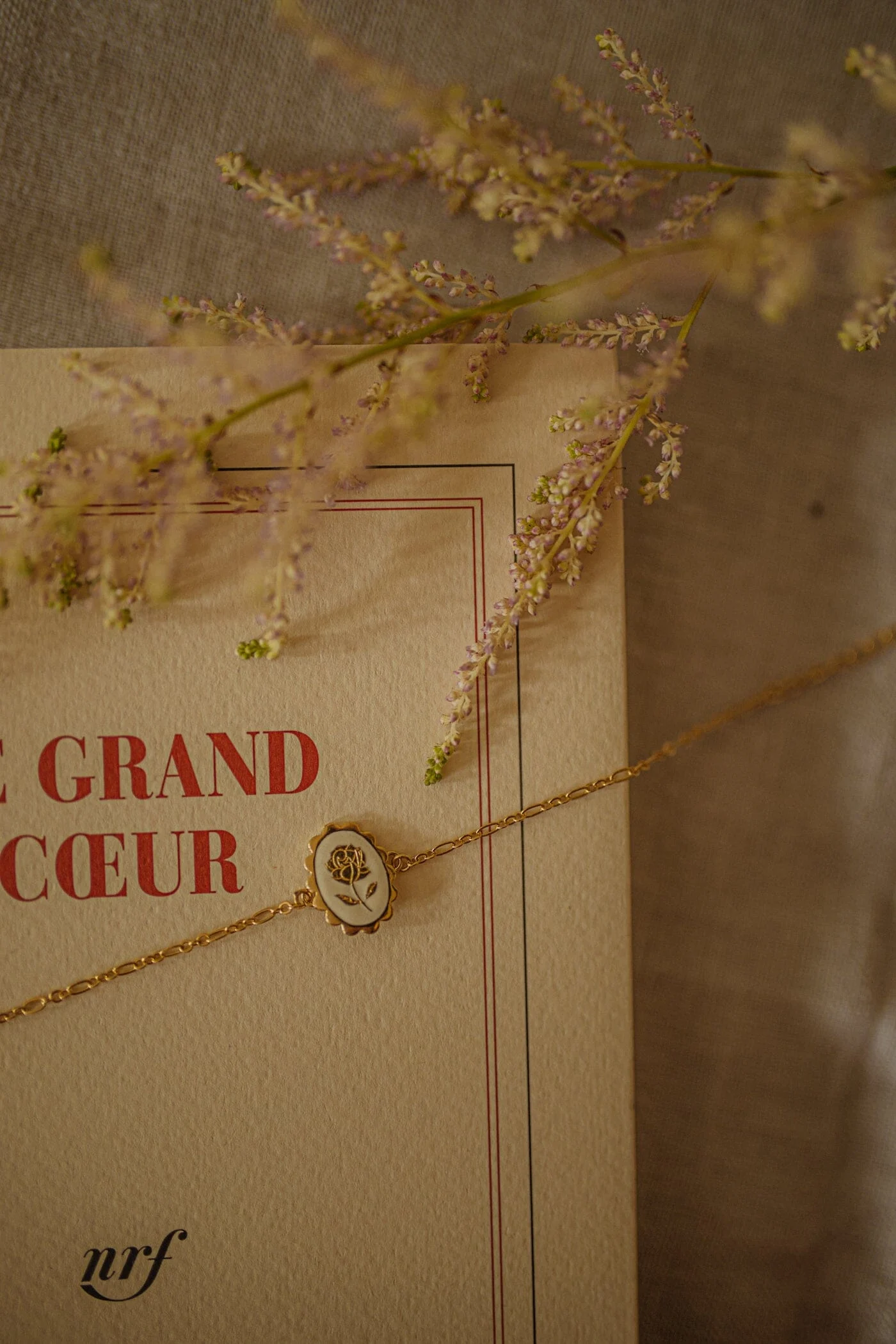 THÉMIS - Bracelet fleur émaillé doré à l'or fin | Blanc