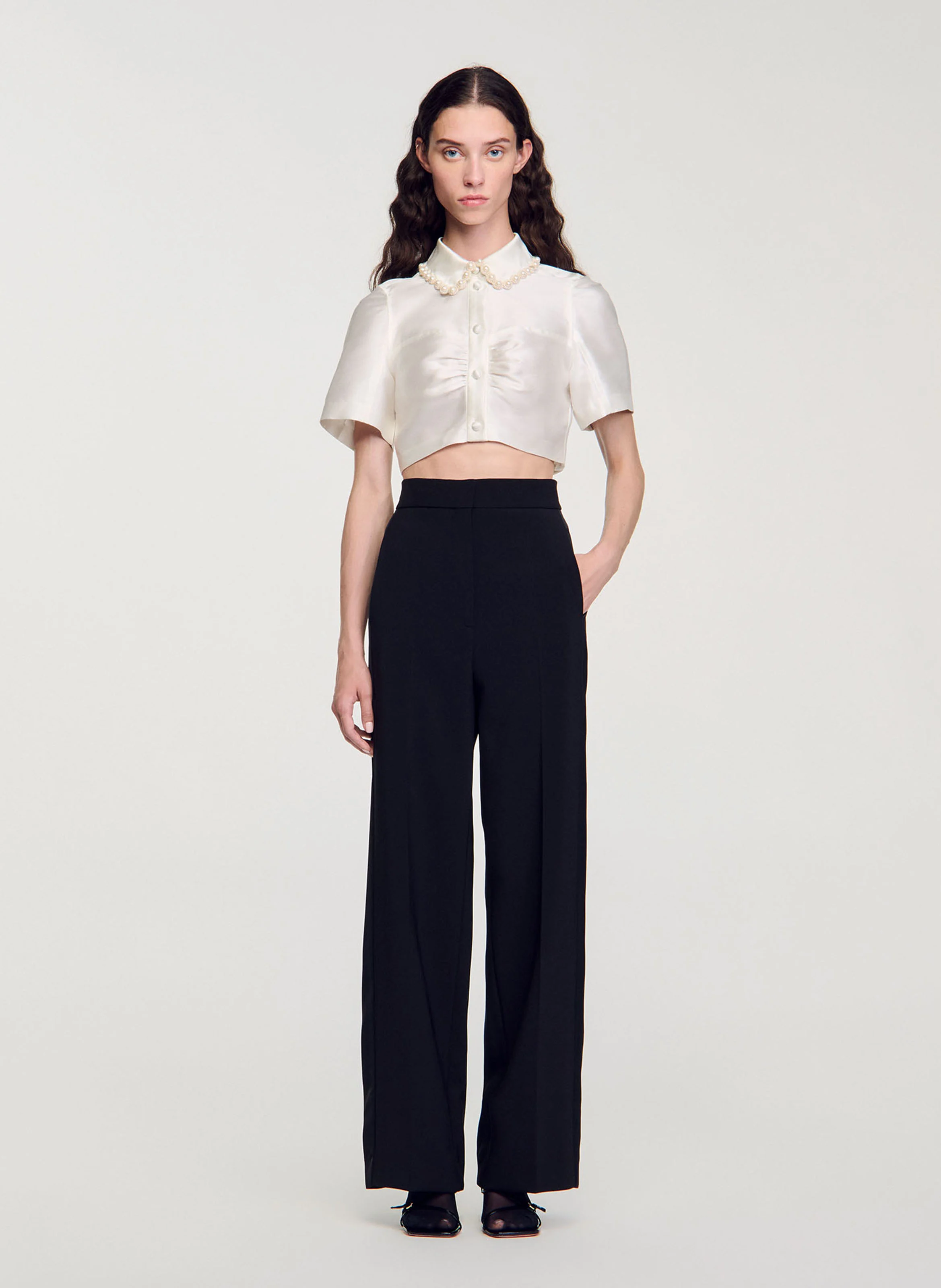 Chemise courte satinée à perles | Blanc