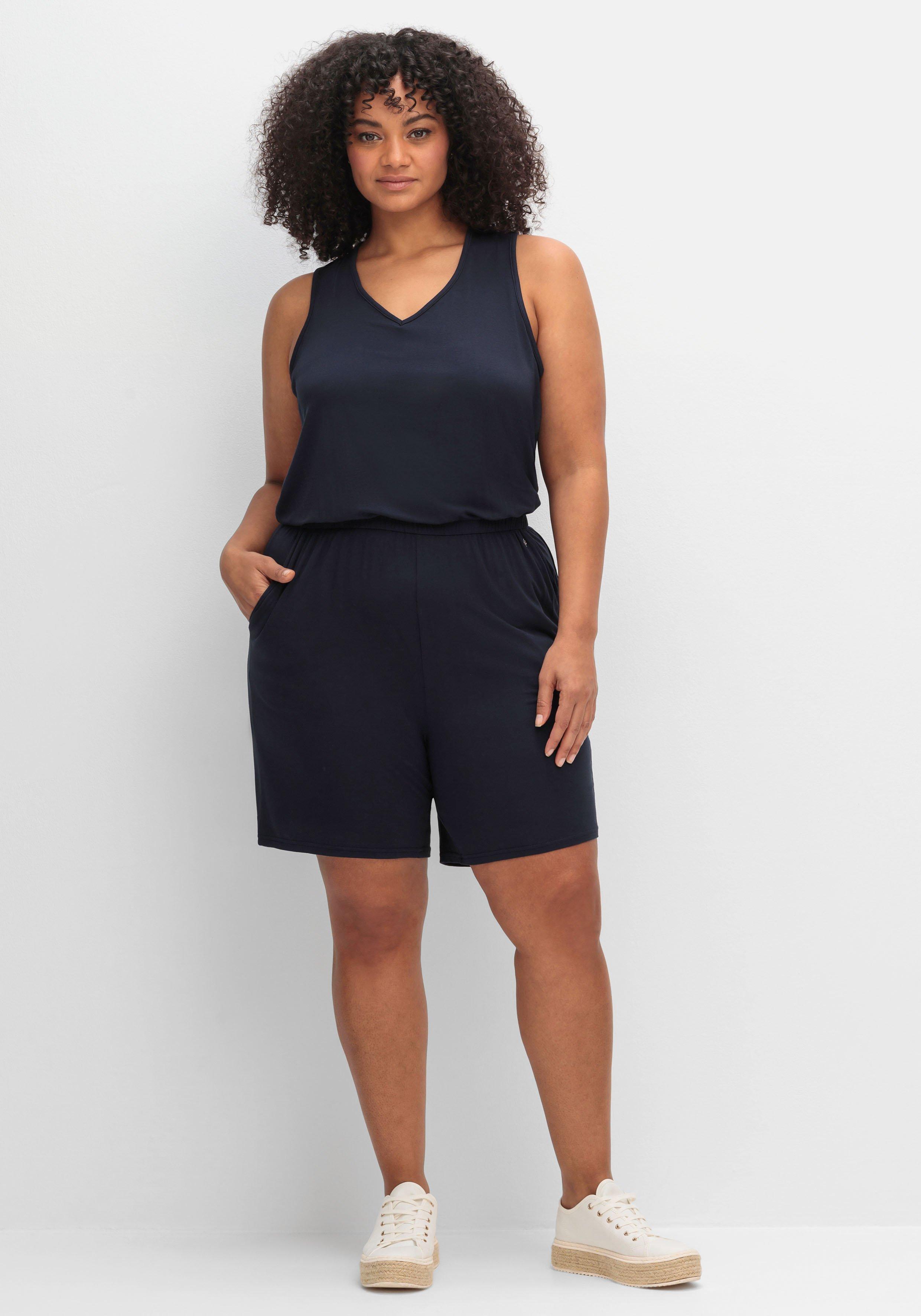 Kurzer Jumpsuit mit tiefem Rückenausschnitt
