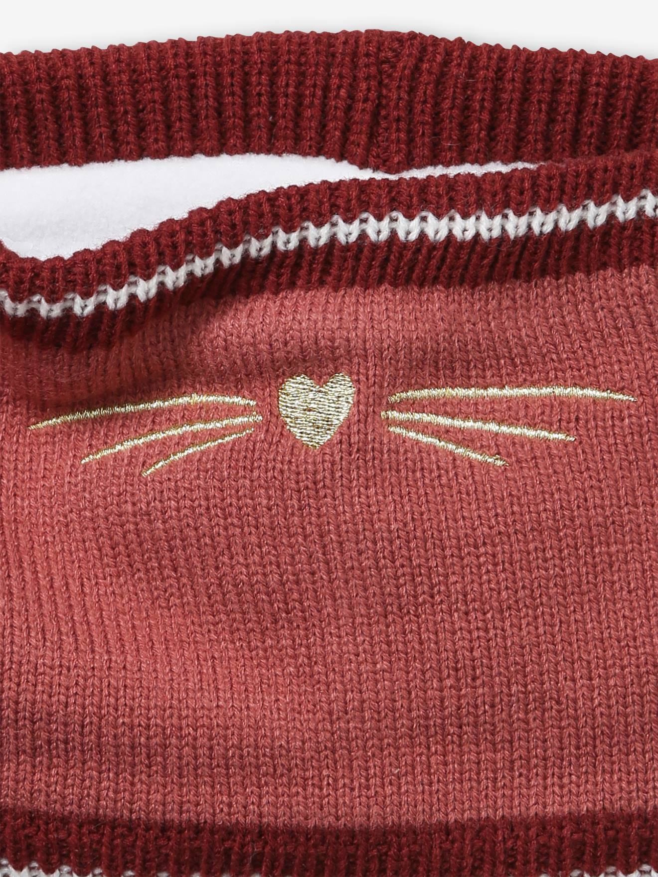 Gorro liso rosa escuro canelado com bordado de gato e motivos.