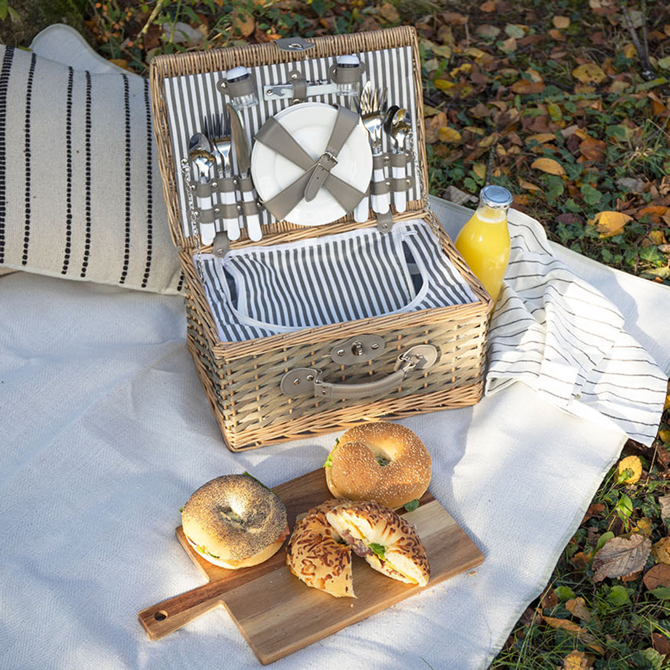 Livoo Panier pique-nique 4 personnes avec accessoires gris