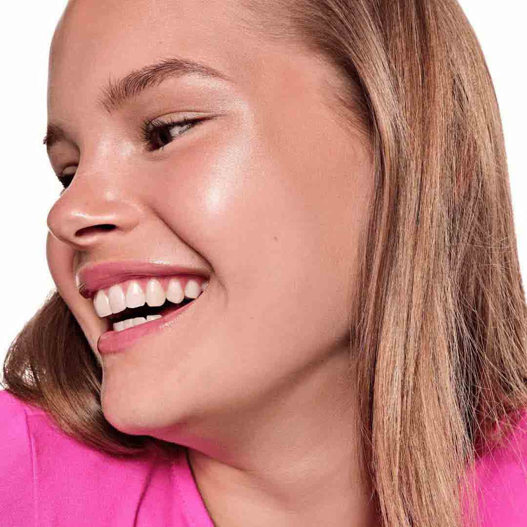 ESSENCE  Stick iluminador BABY GOT HOLO GLOW