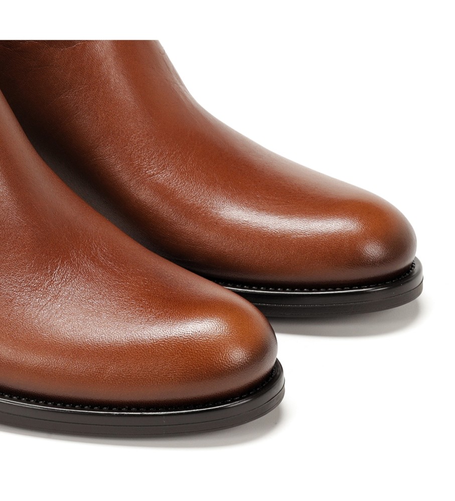Botas de cano curto Dorking by Fluchos Chiara D8966 em couro marrom - salto de 5 cm -