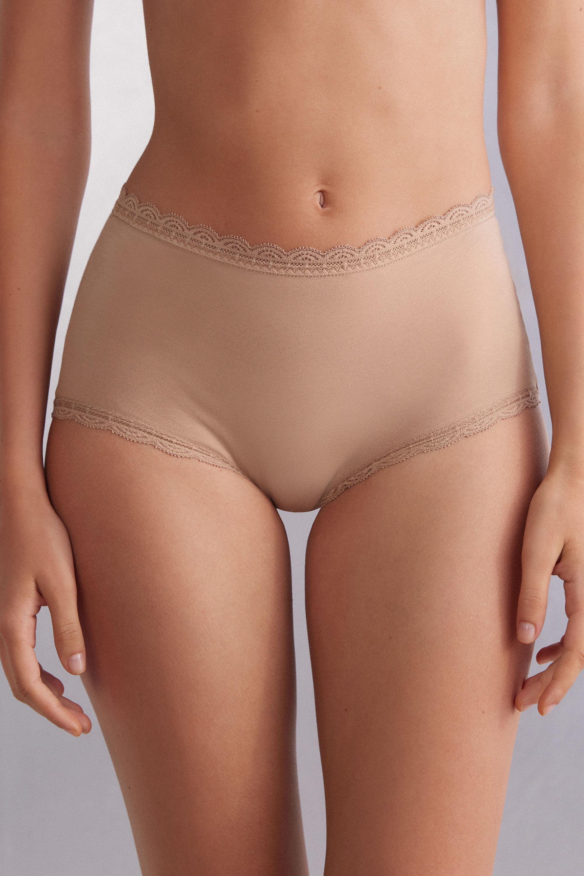 Calças culote de cintura alta em algodão e renda.