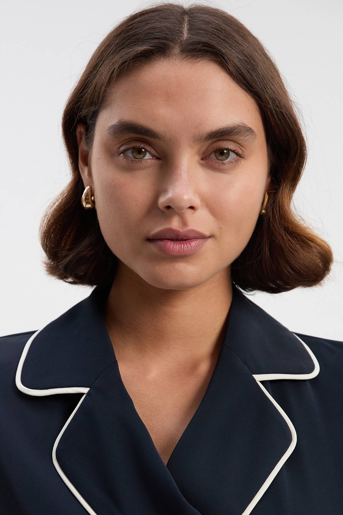 KarenMillen Robe Midi Trench Tissée à Manches Longues avec Taille Nouée et Liseré Contrastant Petite
