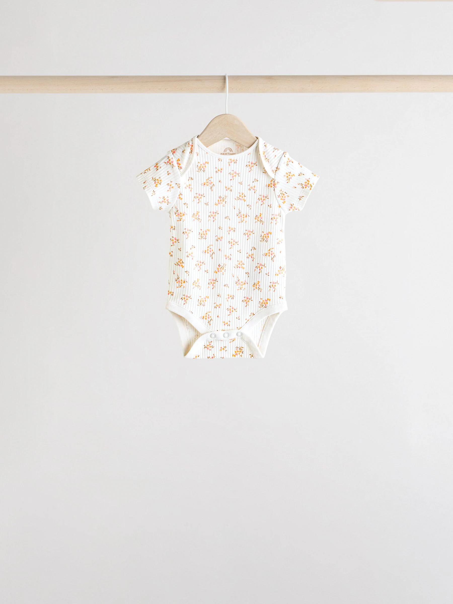 Abrikooskleur met fijne print - 5 Babyrompertjes met korte mouwen