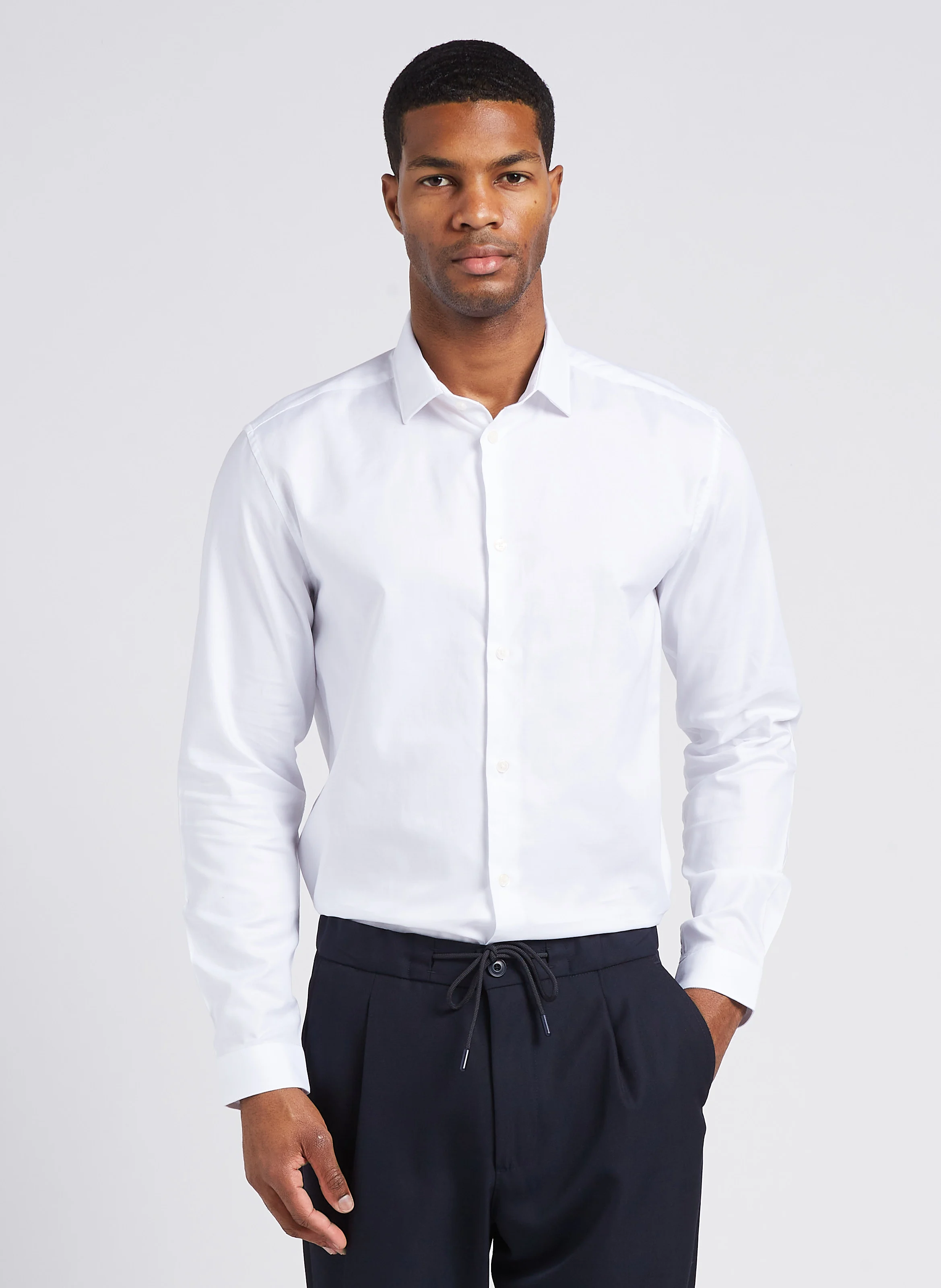 KUGAN - Chemise col classique slim-fit en coton | Blanc