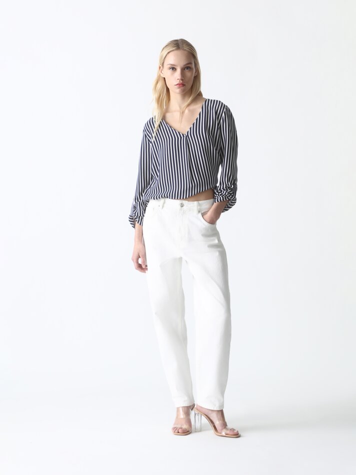 Camisa com decote em V - Listras
