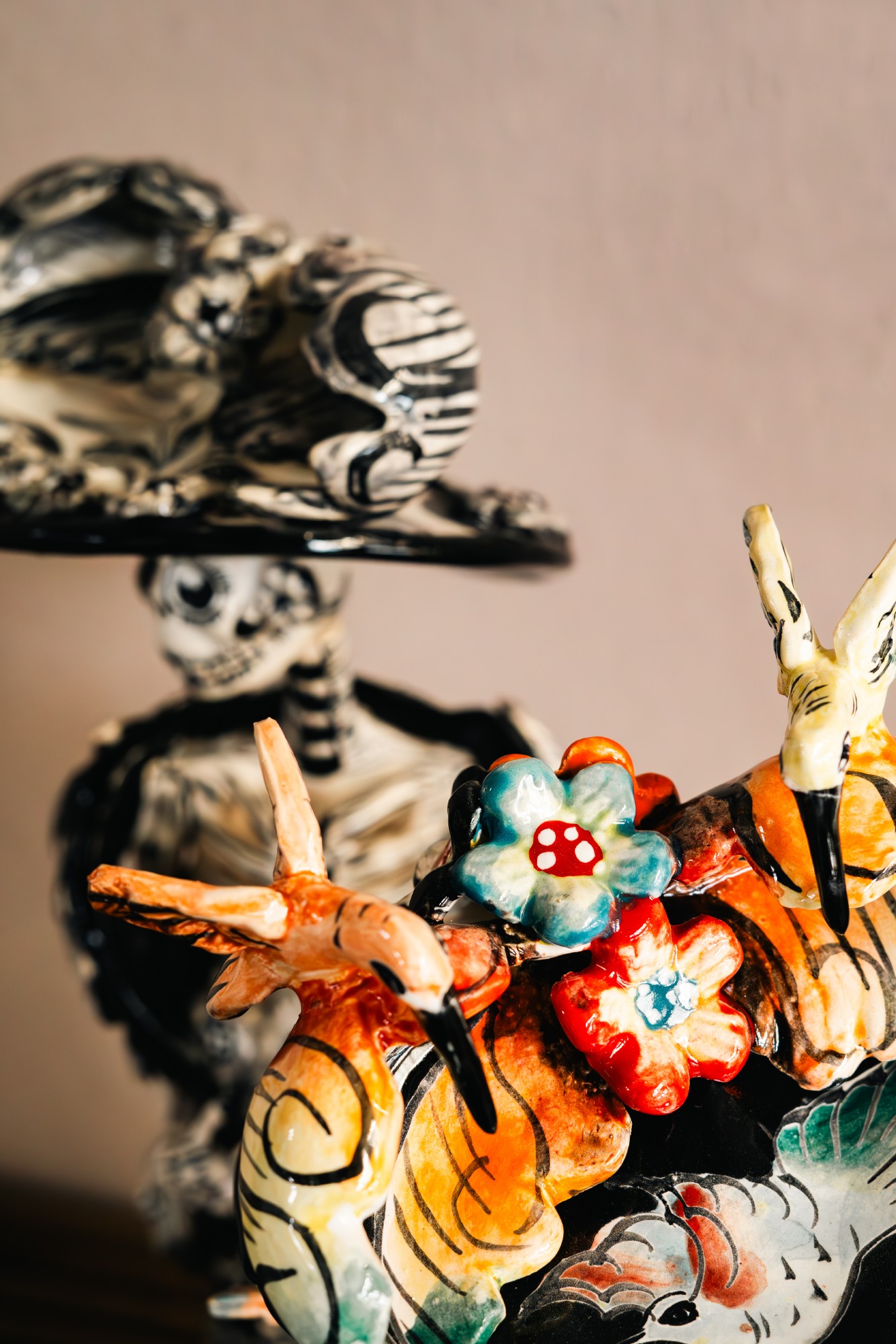 Keramik-Figur 'Calando Colibri', multicolor, H 61 cm, B 18 cm, L 16 cm von fischer's lagerhaus