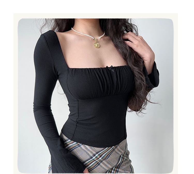 Sinora - Lange mouwen, effen crop top met vierkante hals
